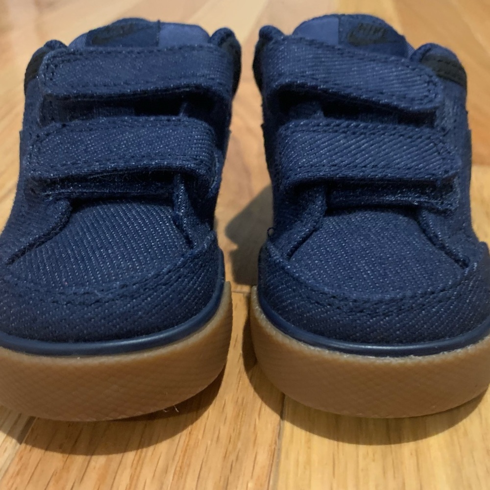 💙Nike Sneakers💙 - Picture 3 of 5